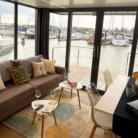 Yarmouth Waterlodge Floating Apartments 2 Экстерьер фото