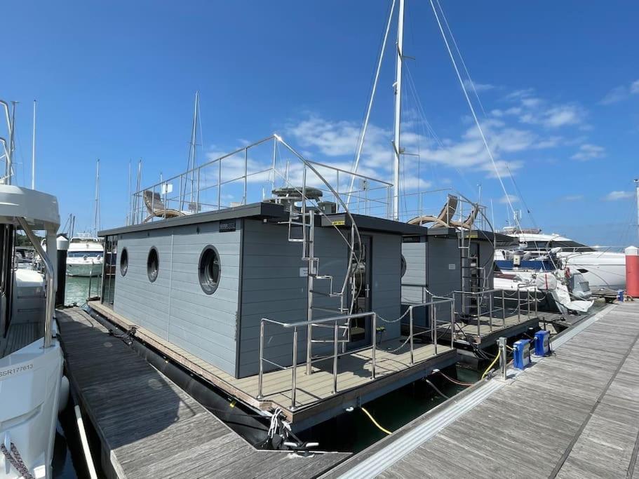 Yarmouth Waterlodge Floating Apartments 2 Экстерьер фото