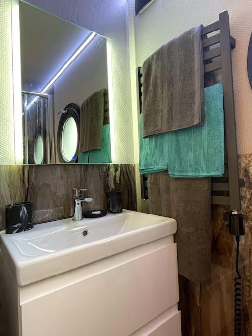 Yarmouth Waterlodge Floating Apartments 2 Экстерьер фото